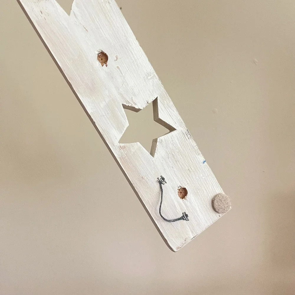 Vtg Wood Wall Entry 4 Pegs Hooks 24